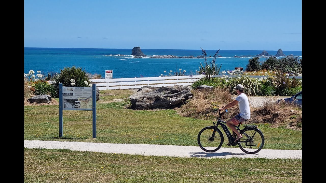 Kawatiri Coastal Trail along the sea near Carters Beach